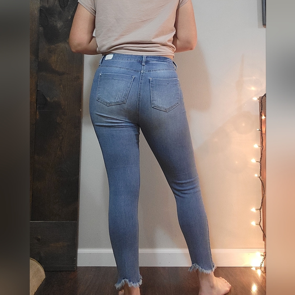 Blue Jeans - Picture 3 of 7